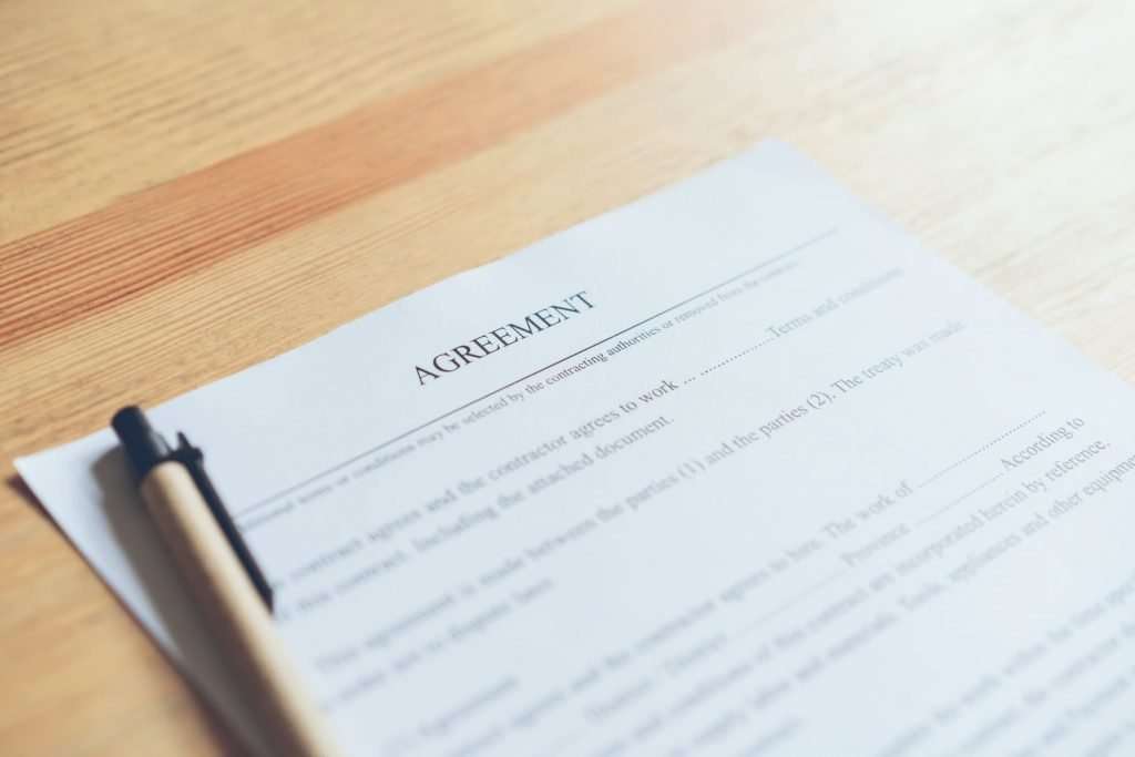 signing a rental contract