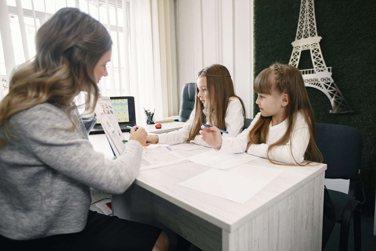 Dubai's Free Private Teacher Permit: Eligibility & Application